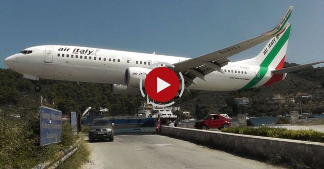 St. Maarten Takeoffs, Landings