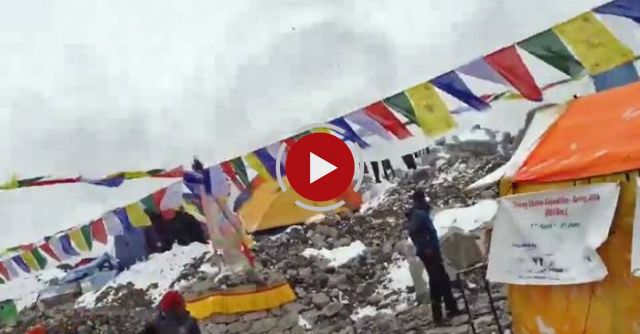 Terrifying Video Of Avalanche In Everest Basecamp