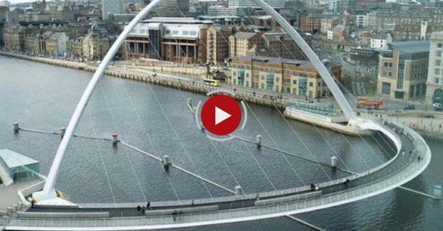 Timelapse Of Gateshead Millennium Bridge