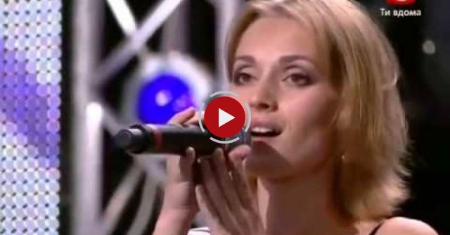 Judges Stopped Her Because They Couldn't Believe It's Her Real Voice!