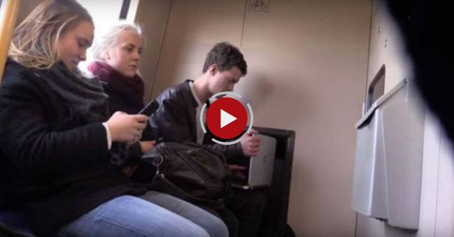 This Guy Played In A Train By Mistake. How The Co-Passengers Reacted… RIOTOUS!